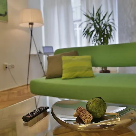 Alek Apartment *